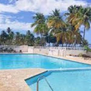 BUNKER BEACH @ ISLA VERDE / Beach Front