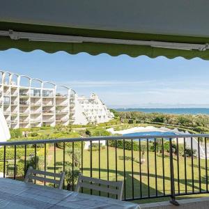 Bright 26 m with pool and sea view