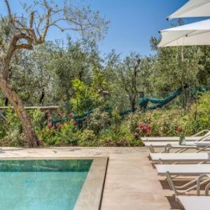 Villa Mediterranea with Heated Pool Walking Distance from Town by Feeling Italy