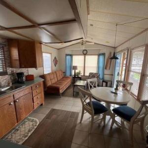 Lake Monroe's Charming Villa