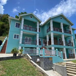 Golden Palms Apartment