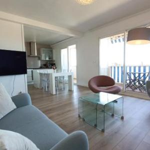 Spacious and bright cocoon near the sea