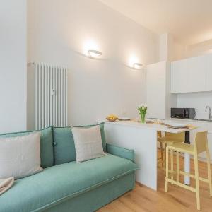 A Step from the Lake Apartment by Rent All Como