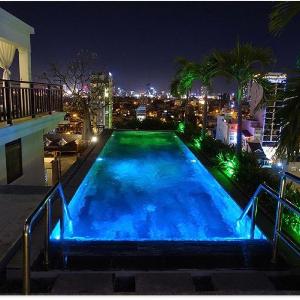 Premium Hotel with a swimming pool and ocean view
