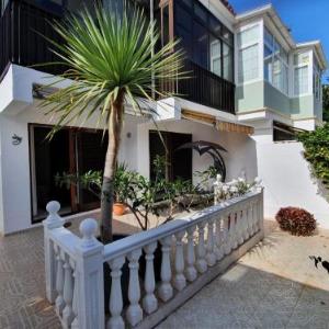 Apartamento Luminoso con Patio y Jardín