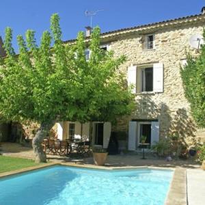 Quaint Holiday Home with Private Pool in Piolenc France