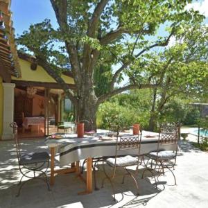 Quaint Holiday Home in Villeneuve-les-Avignon with Pool