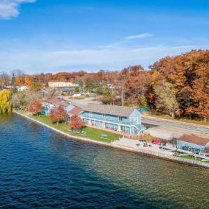 Lakefront 6 Double Queen Rooms at Fife Lake Lodge