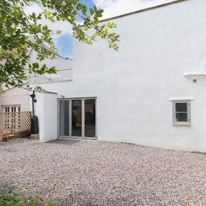 Stunning and Contemporary 2 Bed Home in Lansdown