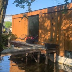 Beautiful Amstel houseboat