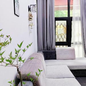 Garden apartment with courtyard in city center