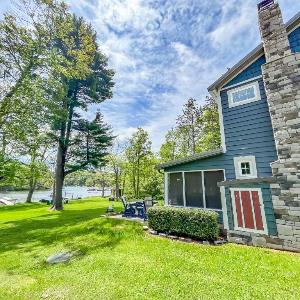 Iconic Lakefront Cottage with Hot Tub and Dock Pet friendly