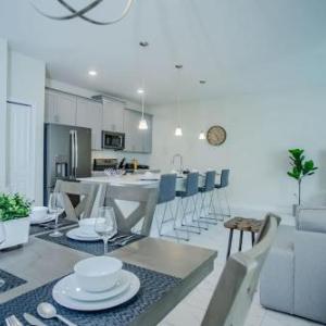 Relax in Ultimate Comfort with Pool & BBQ Area