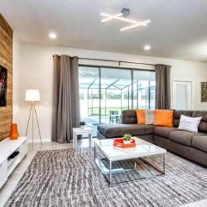 Lovely 5BR4BA w Private Heated Pool & BBQ Grill