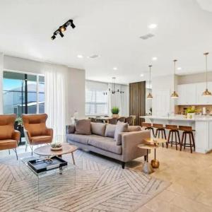 Luxurious 5BR w Pool Spa Game Room & BBQ Grill