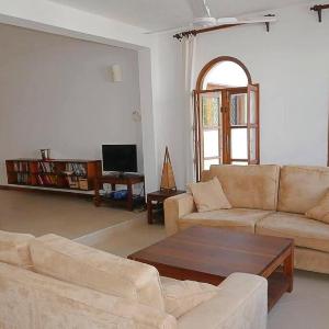 Suite apartment pool beach access nearby C224
