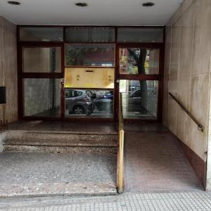 Dpto. en Almagro frente al Hospital Italiano