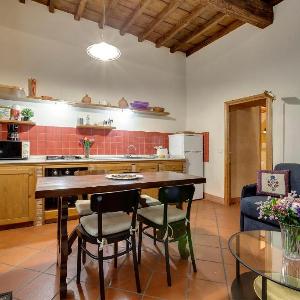 Dafne Apartment by Mamo Florence
