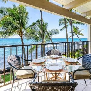 New Top Hawaii Oceanfront 2BR/2BR with White Sand Beach-Kona Bali Kai 206