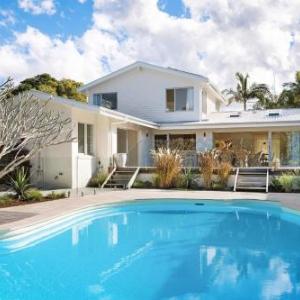 Kirra Beach House - relax in pool & sauna