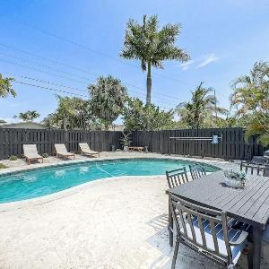 Oakland Oasis HEATED pool 2 King Beds Game Room BEACH 2.5 miles