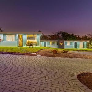 KRAVIT Premier Suites