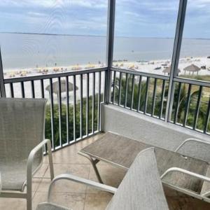 Beach Villas 405 Beachfront Bliss- Gulf Views Pool Sleeps 6!