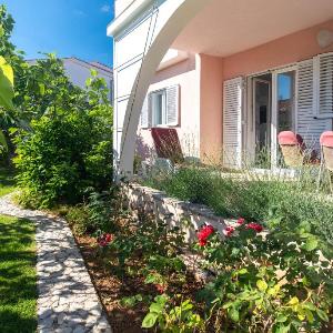 Apartment LAVANDA with beautiful garden