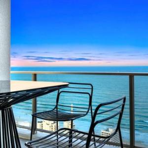 Exclusive Circle on Cavill Sub-Penthouse Luxury Apt - Hosted by Coastal Letting Co.