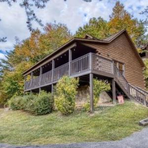 ER26 - Sasquatch Inn - Great Location! Close To Town Resort Pool! cabin