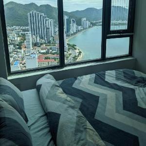 Căn hộ  2 phòng ngủ view bãi biển Hòn Chồng