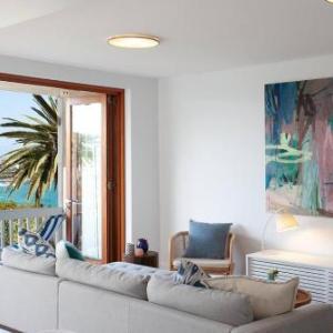 Barefoot in Bronte IH