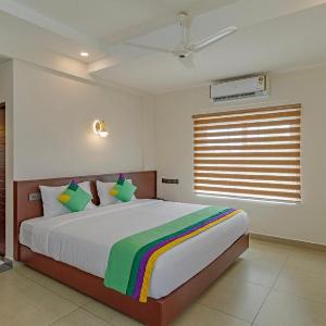 Treebo Amigos Residency Near Cochi Airport (400Mtr Only)
