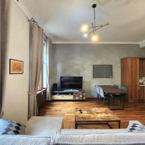 Urban Riverside Apartment - near Old Town - for 5 by AP