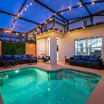 Luxury Corner Lot Pond View Vacation Home Orlando