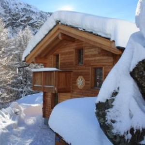Chalet Hinter dem Rot Stei private wellness in ski and hiking area of Zermatt