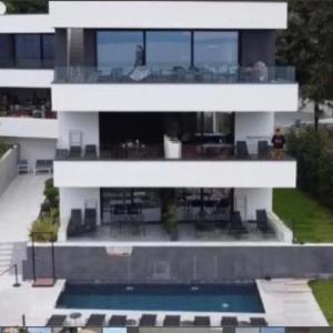 Aparthotel Villa V with heated pool parking and breakfast