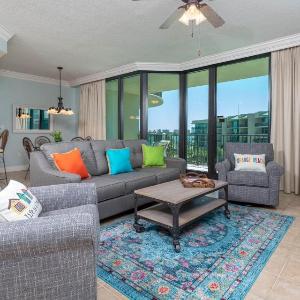 Phoenix on the Bay 1427 condo