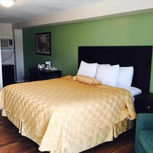 Executive Inn and Kitchenette Suites