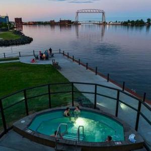 Hotels near Wussow's Concert Cafe Duluth - Pier B Resort