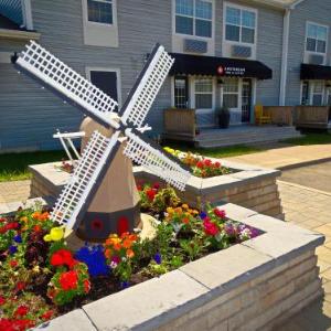 Hotels near Molson Canadian Centre at Casino New Brunswick - Amsterdam Inn & Suites Moncton