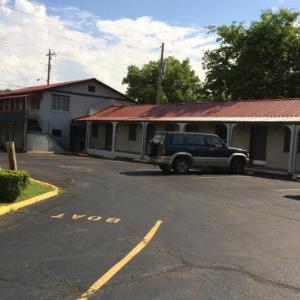 Guntersville Civitan Park Hotels - Budget Inn - Scottsboro