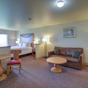 Pacific Sunrise Inn & Suites