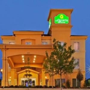 La Quinta Inn & Suites by Wyndham Marshall