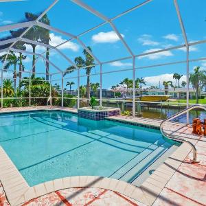 Quiet and relaxing waterfront paradise with direct access to the Gulf of Mexico Villa Just for Sun