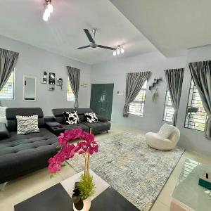 HSB HOMESTAY 4 AIRCONDS AND LIVING HALL AIRCONDS