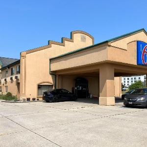 Studio 6 Elkhart IN