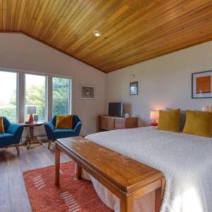 #StayinMyDistrict Cape Arago Studio Suite
