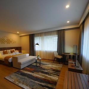 THE CAPITAL HOTEL