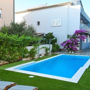 Holiday Home Urbana with pool